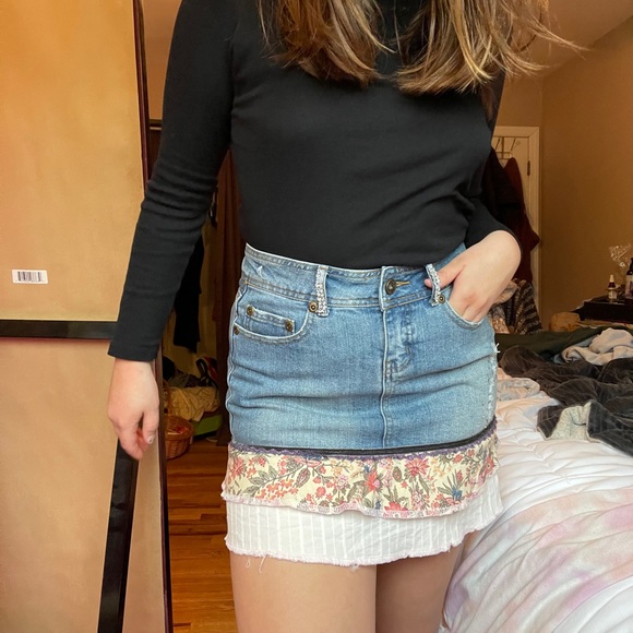 Y2K denim mini skirt - Picture 3 of 4